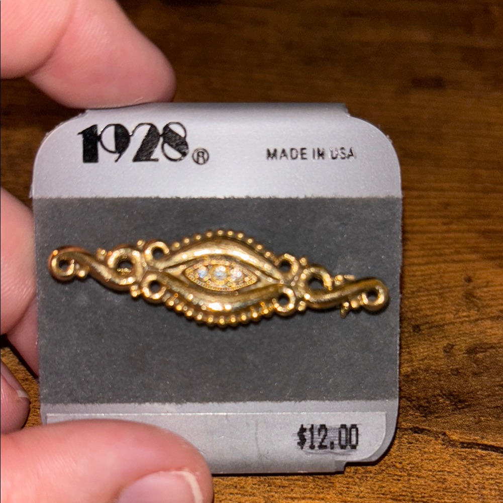 1928 Gold Filigree Brooch With Sparkling Accents